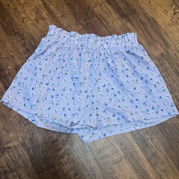 Lavender Altar’d state shorts - Picture 4 of 5